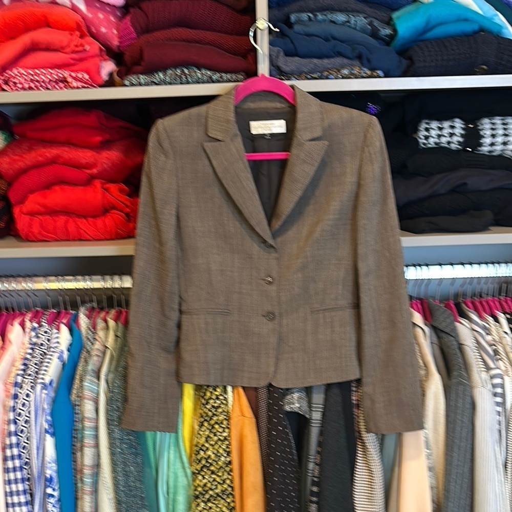 Tahari brown/white 3 button 2 pocket blazer size 4